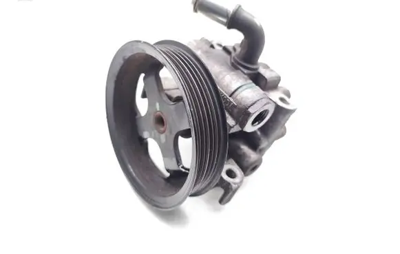 Ford Focus Power steering pump 2T143A696AJ