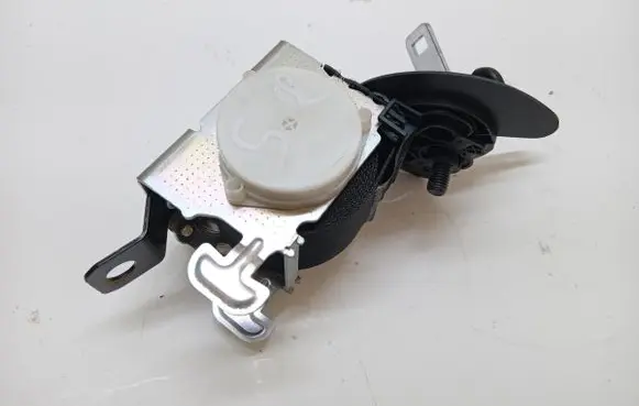 Peugeot 5008 Middle seatbelt (rear) 9681976580
