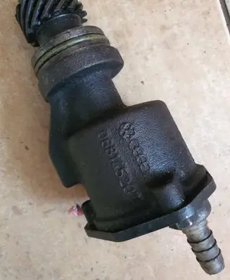 Volkswagen Golf III Vacuum pump 068145135A GJE3