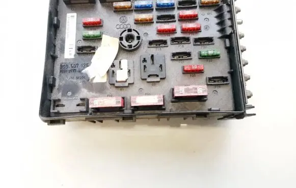Volkswagen PASSAT B6 Fuse box set 3c0937125 6359-2777