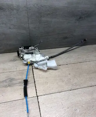 Mercedes-Benz E W212 Front door lock A0997200135 ZGS006