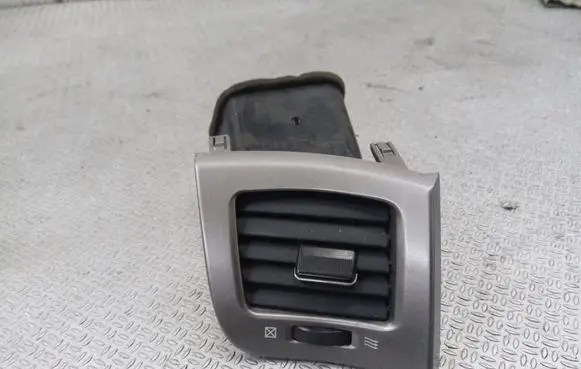 Toyota Avensis Verso Dashboard side air vent grill/cover trim 5566044080