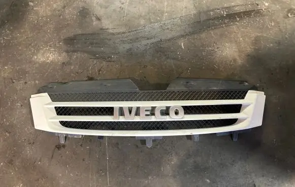 Iveco Daily 40.8 Front bumper upper radiator grill 38028010105 211413 190608