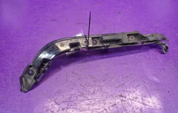 BMW 1 E81 E87 Front bumper mounting bracket 7058517