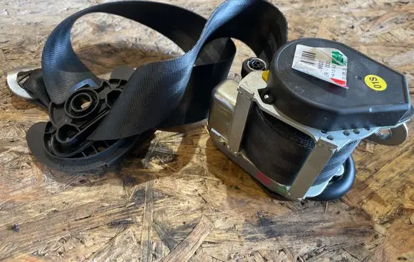 Volkswagen Golf VI Front seatbelt 1k4857706bj 61797860C H41343