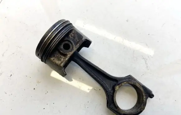 Opel Astra G Piston with connecting rod 9047