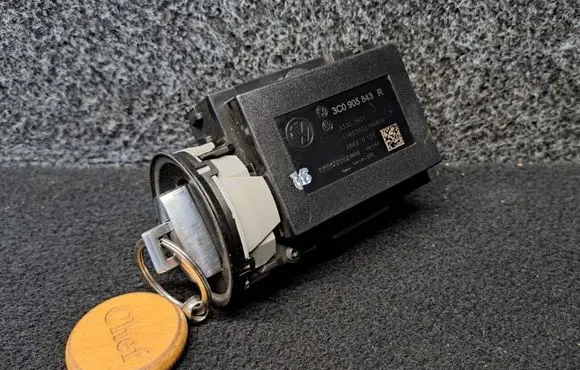Volkswagen PASSAT CC Ignition lock 3C0905843R