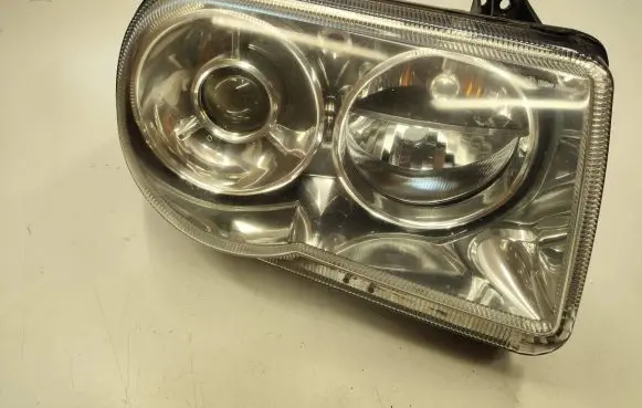 Chrysler 300 - 300C Headlight/headlamp 89032133