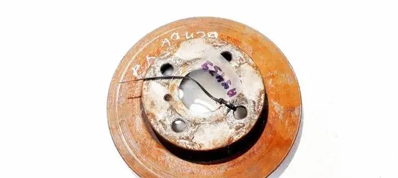 Toyota Yaris Front brake disc ventiliuojamas