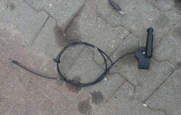 Engine bonnet/hood lock release cable