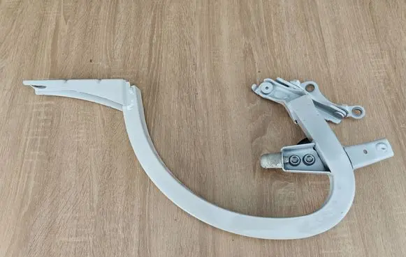 Tailgate/trunk/boot hinge