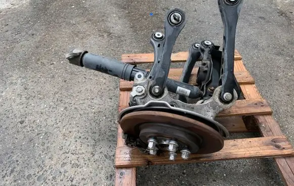 Ford Mustang V Rear wheel hub spindle/knuckle 