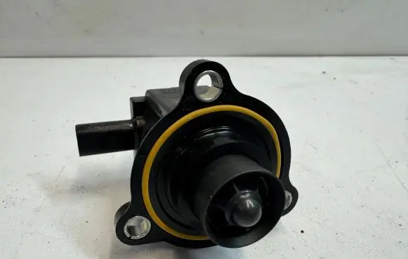 Ford Mustang VI Turbo solenoid valve CJ5G9U465BA