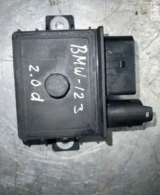 BMW 1 E82 E88 Air suspension control unit module (rear) 0006932385 02720