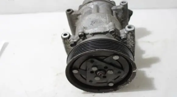 Renault Twingo II Air conditioning (A/C) compressor (pump) 8200953359
