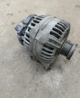 Skoda Octavia Mk2 (1Z) Generator/alternator 03C903023A 0124525093