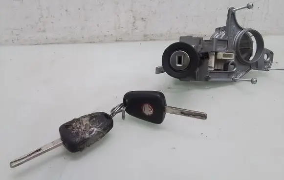Opel Astra H Ignition lock 16704M225A
