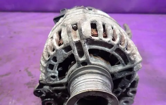 Volkswagen Golf IV Generator/alternator 036903024J