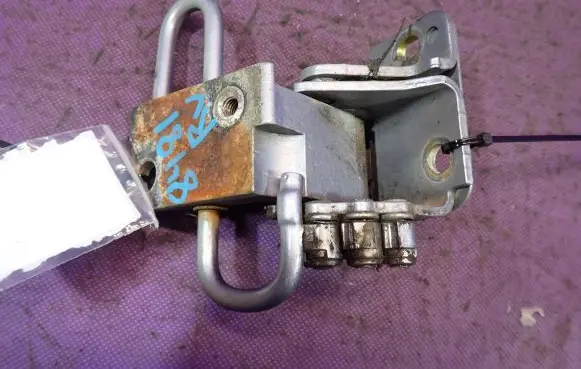 Audi A4 S4 B6 8E 8H Front door lower hinge 8E0831412B
