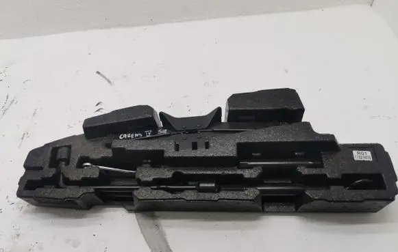 KIA Carens IV Spare wheel mounting bracket 