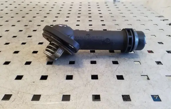 Audi A4 S4 B7 8E 8H Thermostat/thermostat housing 03G121121C
