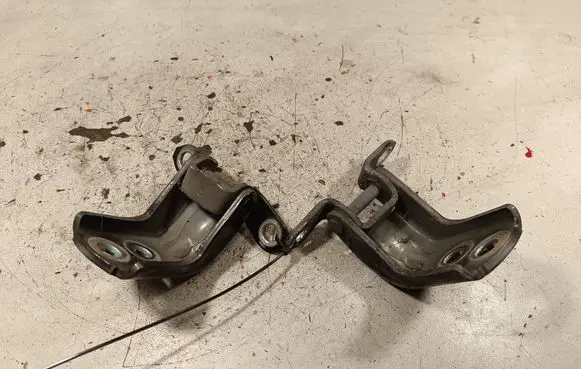 Nissan X-Trail T32 Front door hinge set 