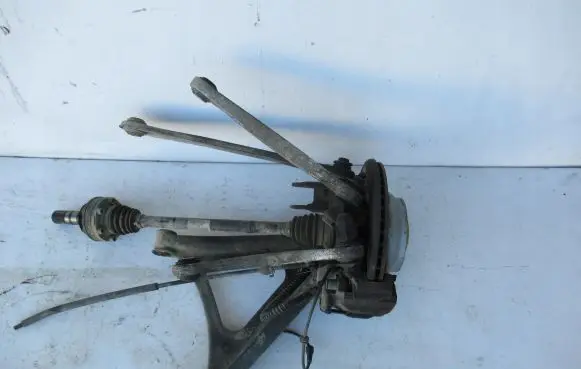 Volkswagen Touareg I Rear wheel hub spindle/knuckle 