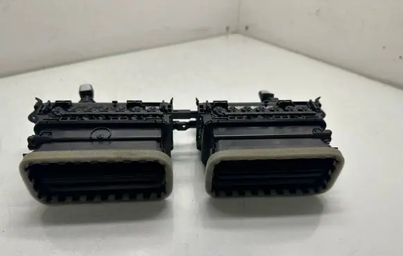 BMW X5 G05 Dash center air vent grill 5A01333