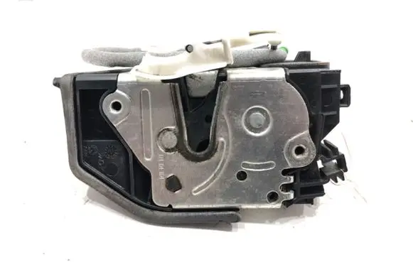 BMW X3 E83 Front door lock 7202143