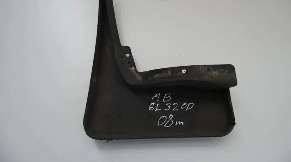 Mercedes-Benz GL X164 Rear mudguard 