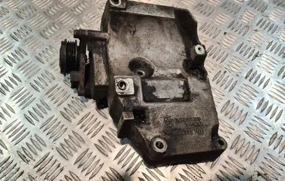 Volkswagen PASSAT B5 A/C compressor mount bracket 038260885C