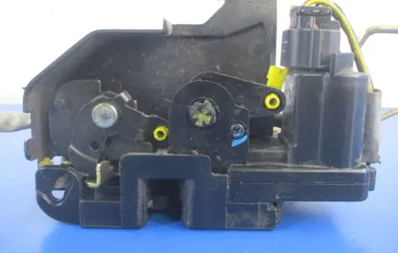 Hyundai Getz Front door lock