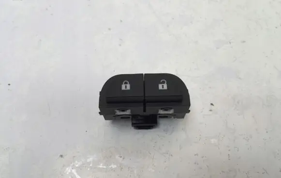 Nissan Qashqai J12 Central locking switch button E220267A