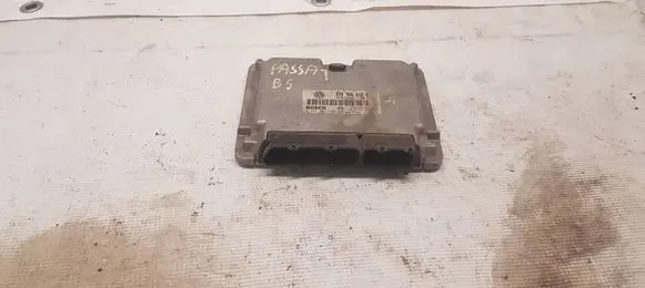 Volkswagen PASSAT Engine control unit/module 038906018P