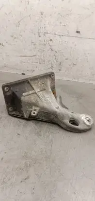 Engine mounting bracket