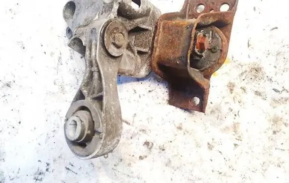 Nissan Note (E11) Engine mount bracket 038120