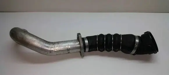 BMW 5 E60 E61 Intercooler hose/pipe 7790089