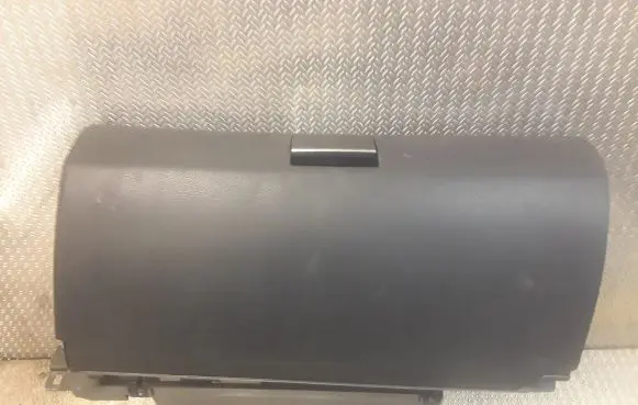 Mercedes-Benz B W245 Glove box