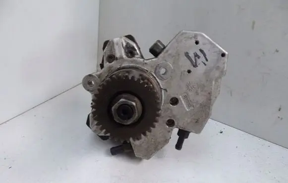 Mercedes-Benz E W210 Vacuum pump A6420700201
