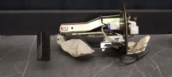 Mazda 121 In-tank fuel pump b3c7b3d5