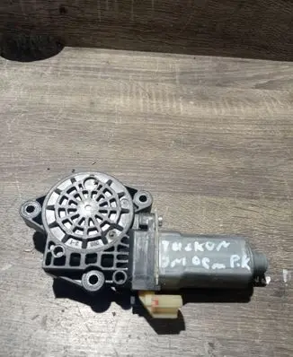 Hyundai Tucson JM Front door window regulator motor