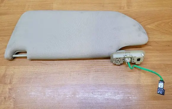 Volvo V70 Sun visor