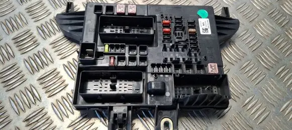 Opel Insignia A Fuse module 544949969
