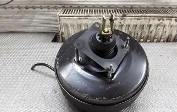 Toyota Avensis T250 Brake booster 0204024541