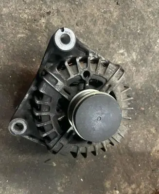 BMW 5 F10 F11 Generator/alternator 2586357 8579420