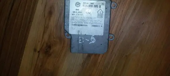 Volkswagen PASSAT B5 Airbag control unit/module 6Q0909605B 0031AD0MUVS9