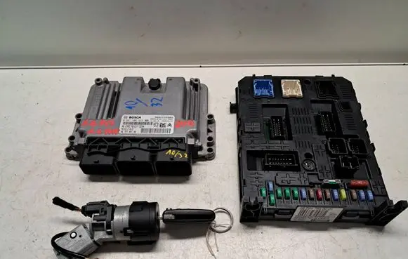 Peugeot RCZ Engine ECU kit and lock set 9675799180 9678476880