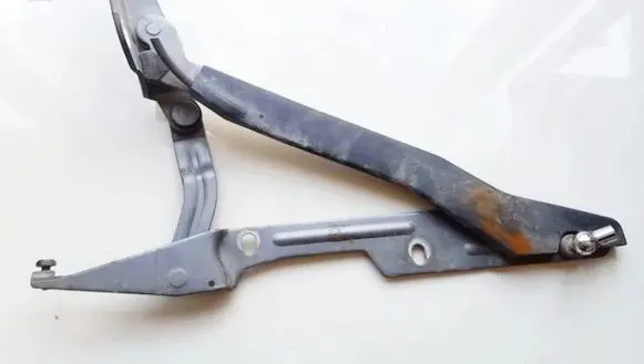 Audi 100 S4 C4 Tailgate/trunk/boot hinge 4a5827499a