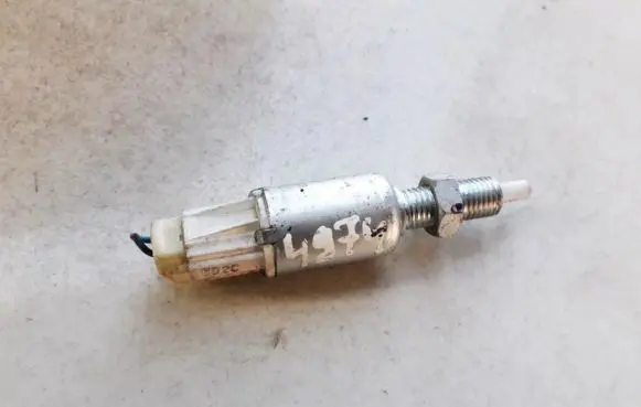 Toyota RAV 4 (XA30) Brake pedal sensor switch