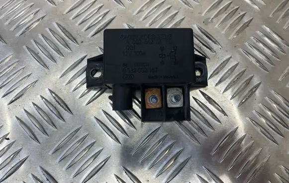 Mercedes-Benz E W211 Charging relay A0025426419